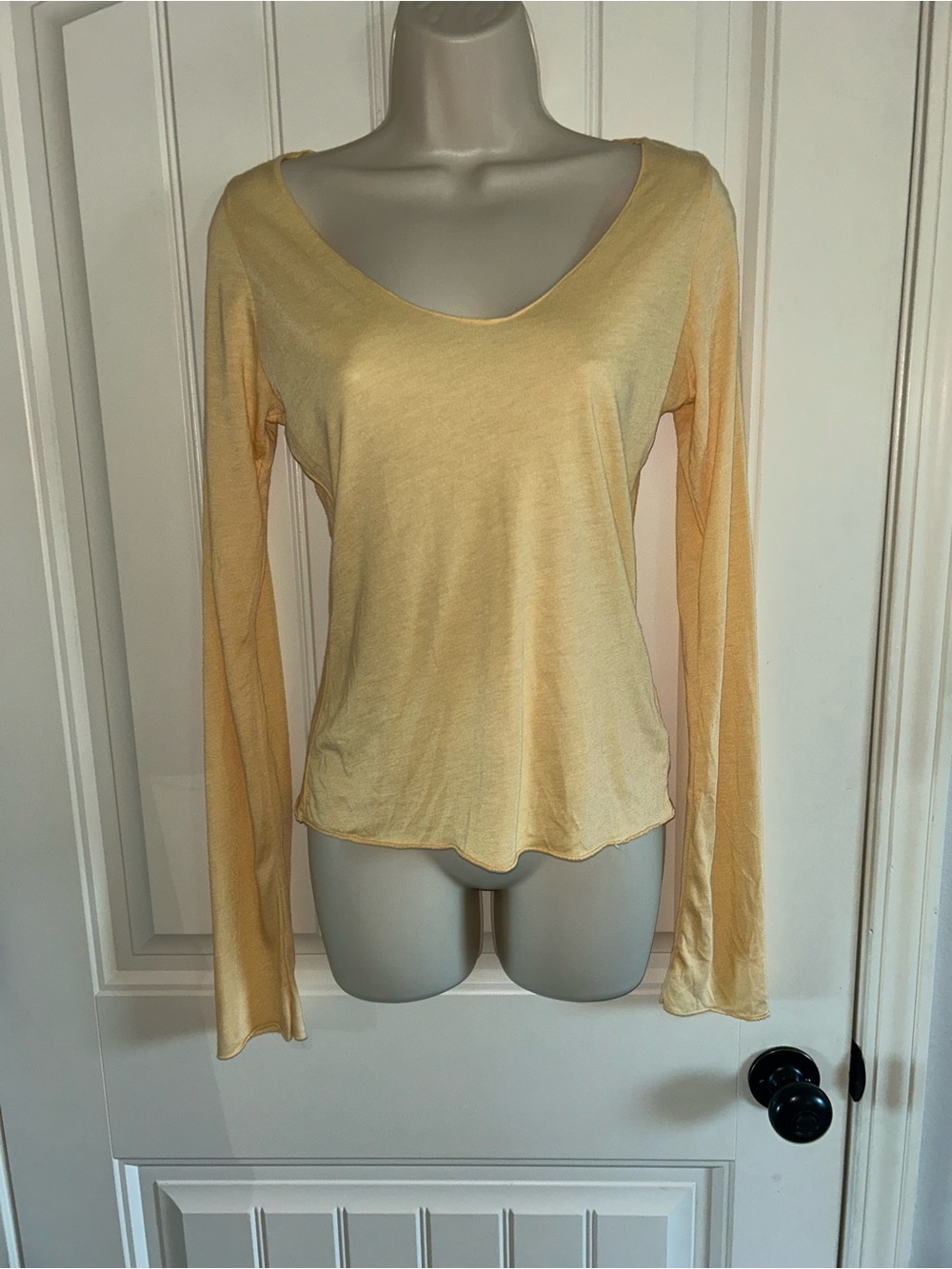 NEW Hard Tail Soft Pale Yellow Long-Sleeve V-Neck Top Sz M